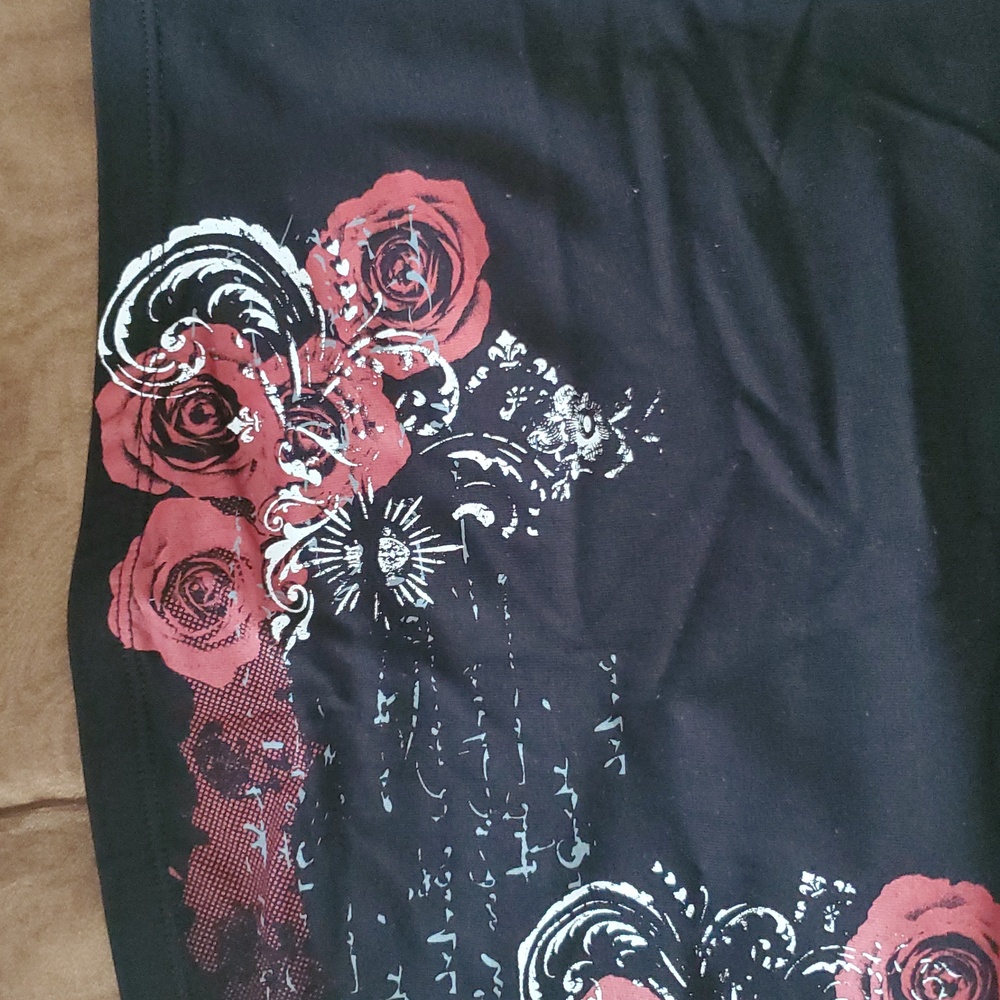 *NWT* Hot Topic Roses And Filigree Black Tube Top with Red Floral Design - Picture 5 of 10